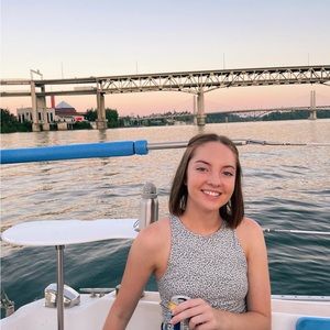 Meet your Posher, Delaney